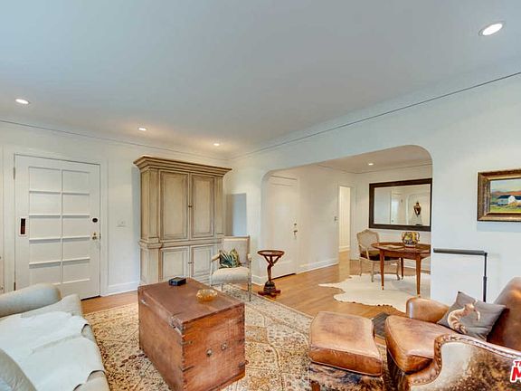 3rd image of 563 Westbourne Dr