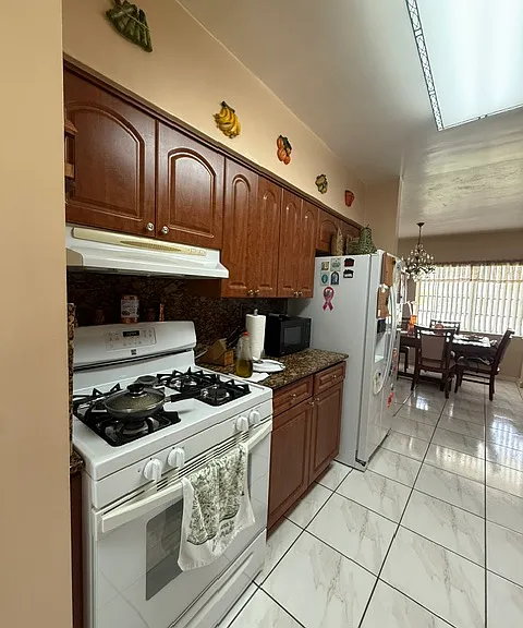 1028 W 65th St #1 — Photo 3