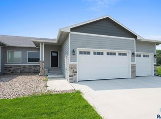 111 Mydland Dr, Harrisburg, SD 57032
