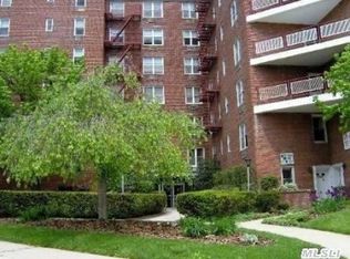 15815 Cross Island Pkwy, Flushing, NY 11357