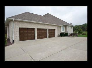 16 Woodshire Dr, Freeland, MI 48623