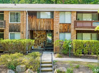 Coachlight Square, Bridgeport, CT 06606
