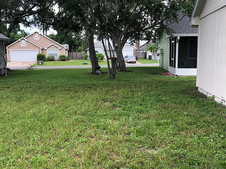 160 Edgewater Cir — Photo 6