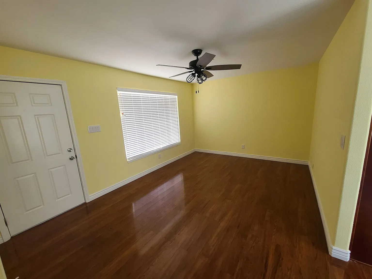 2 bed, 875 sqft, $2,595 — Photo 1