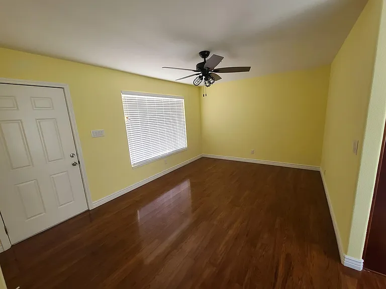 381A Elizabeth Ct — Photo 1