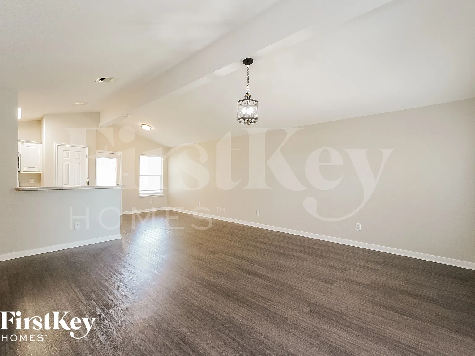 3 bed, 2.0 bath, 1352 sqft, $2,085 — Photo 3