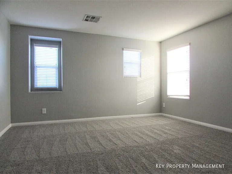 2021 Brush Stroke St — Photo 9