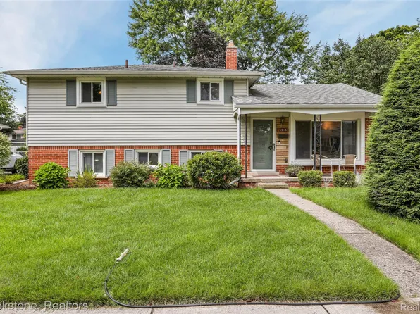 9915 Pere Ave, Livonia, MI 48150
