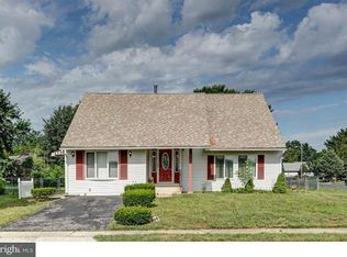 6 Pinewood Ln, Sicklerville, NJ 08081