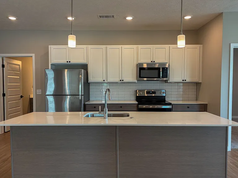 Level at Village Gardens — Photo 103