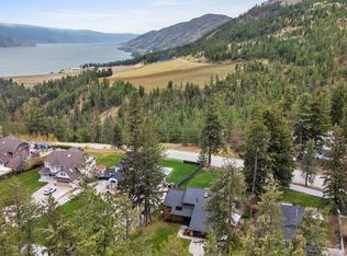 5305 Bradbury St, Peachland, BC V0H 1X8