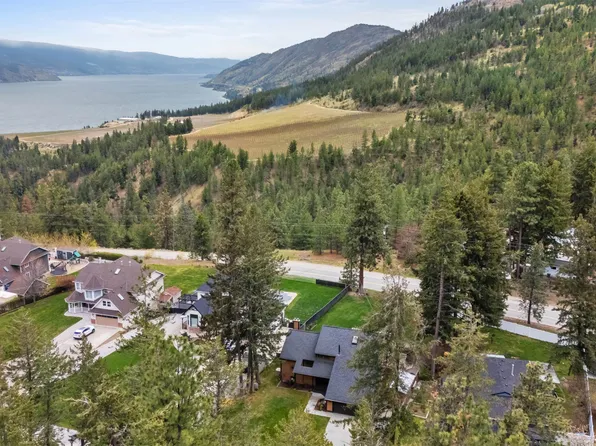 5305 Bradbury St, Peachland, BC V0H 1X8