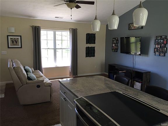 3rd image of 9242 Arrowcreek Dr