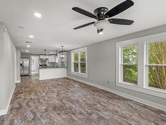 2nd image of 207 Duff St
