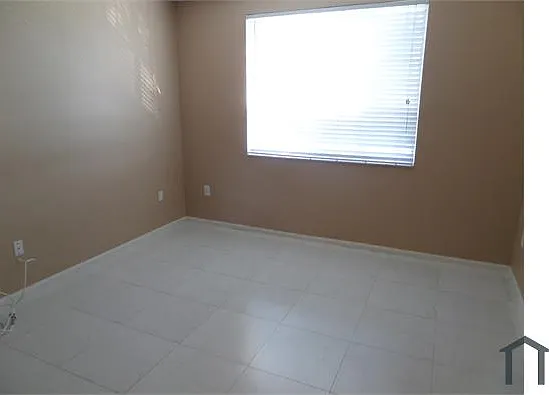 2 bed, 1050 sqft, $1,900 — Photo 3