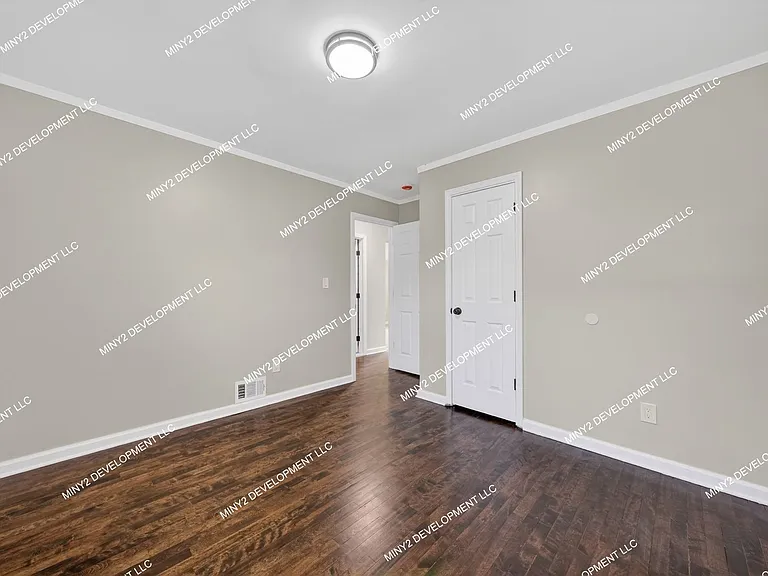 21422 Pembroke Ave — Photo 18