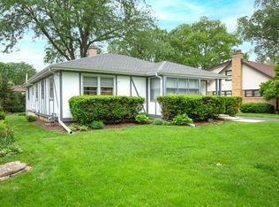 134 S Sunnyside Ave, Elmhurst, IL 60126