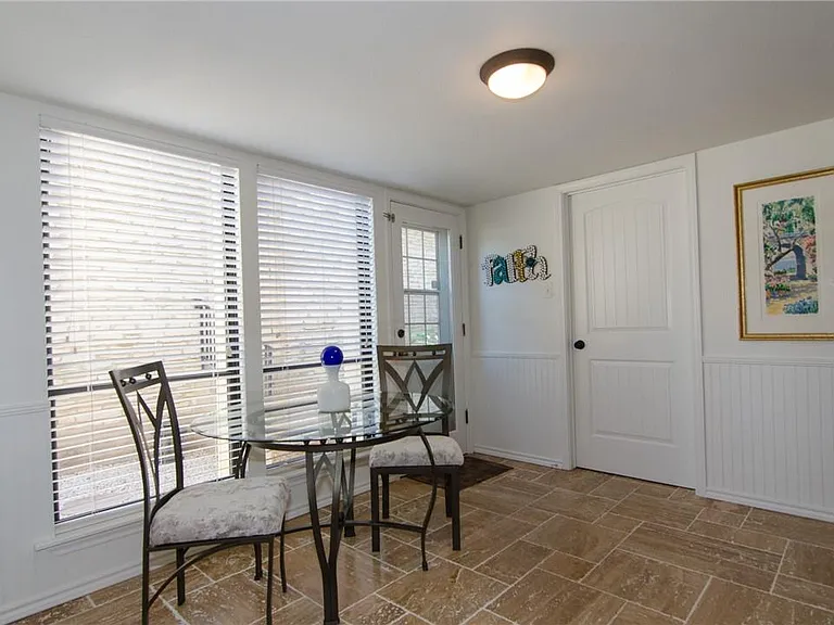 1353 Lost Creek Blvd — Photo 5