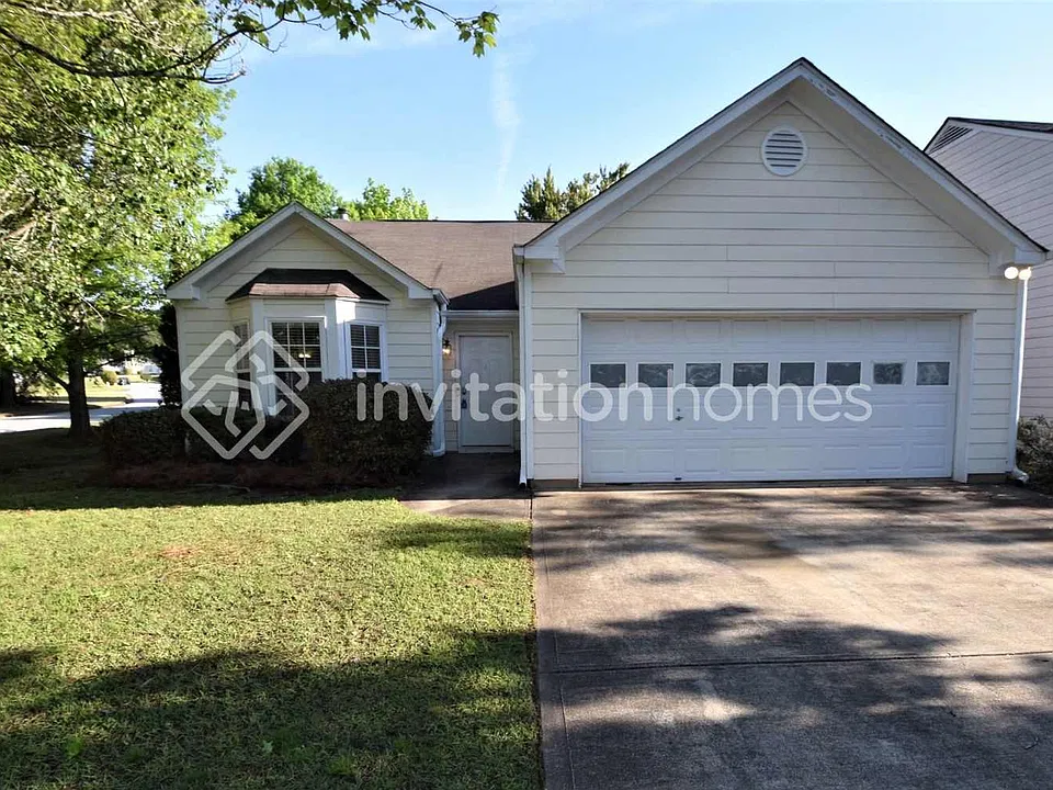 2449 Feathertree Ln