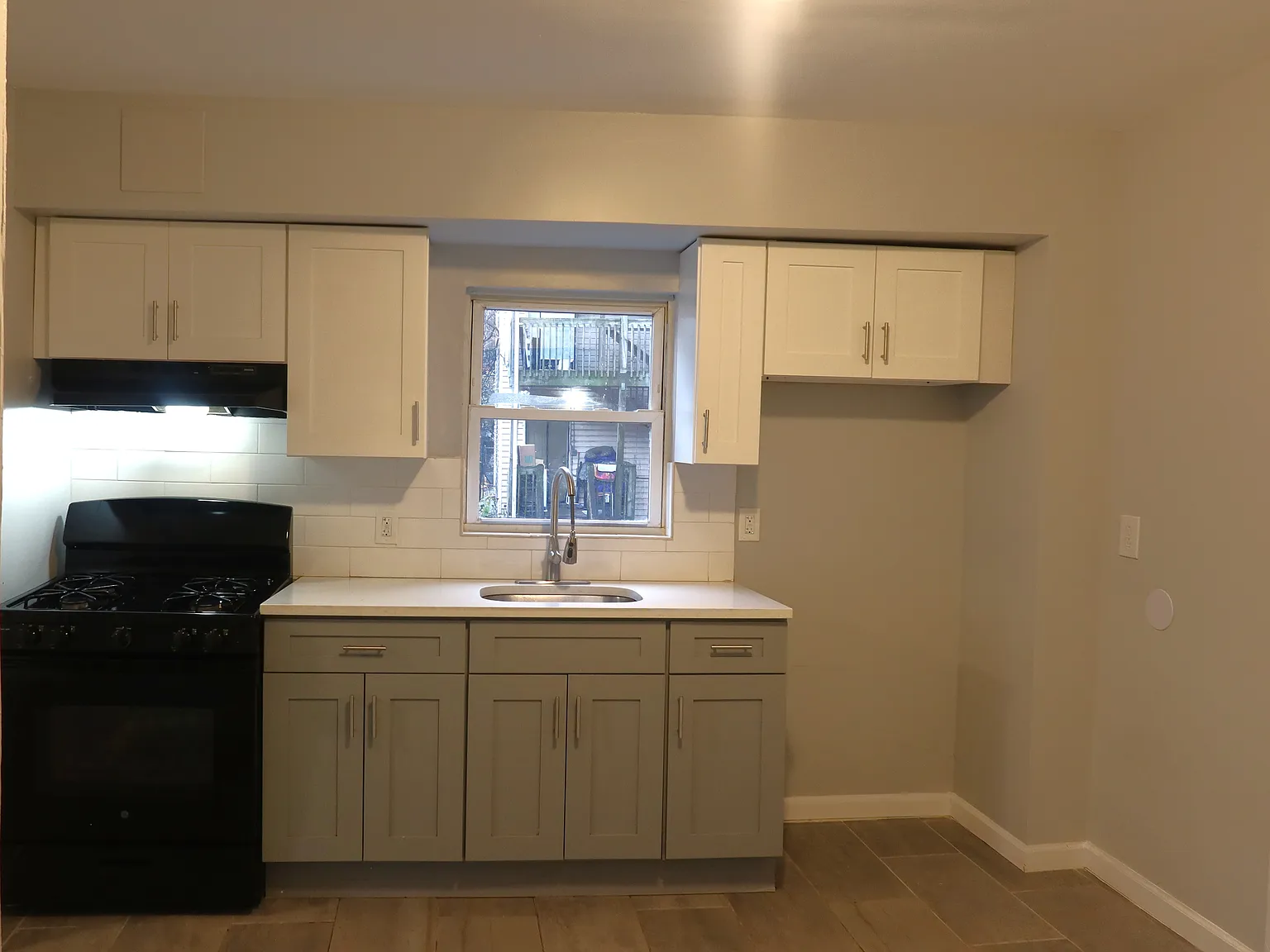 2 bed, 600 sqft, $1,900 — Photo 2