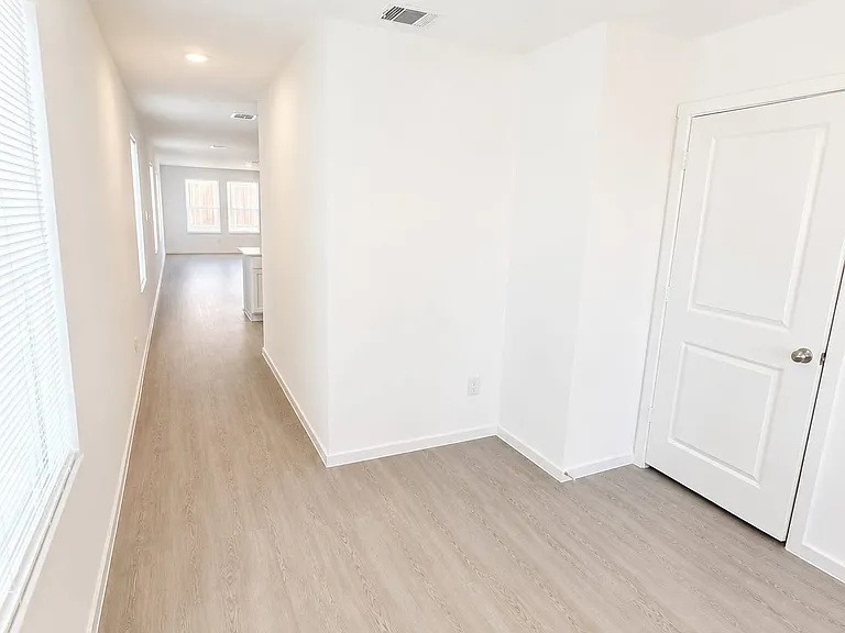 738 Thea Mdws — Photo 3