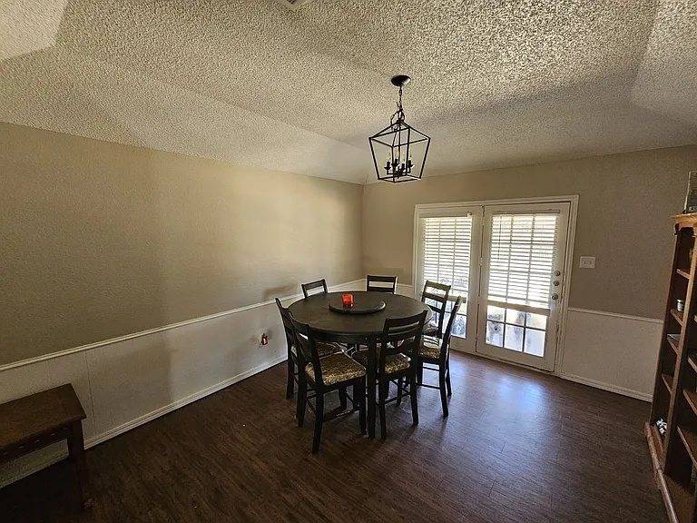 6104 Elmwood Ave — Photo 5