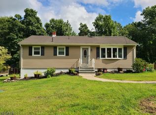 23 Cedar Ridge Dr, Vernon, NJ 07462
