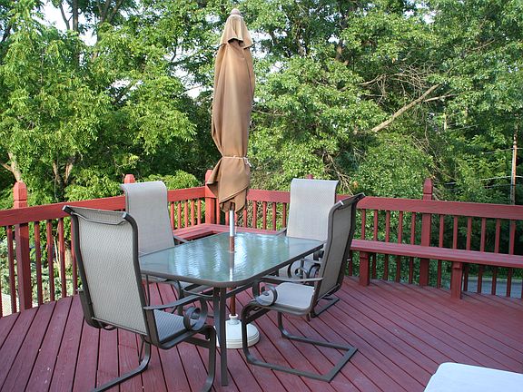 Deck w/ Built-in Seating