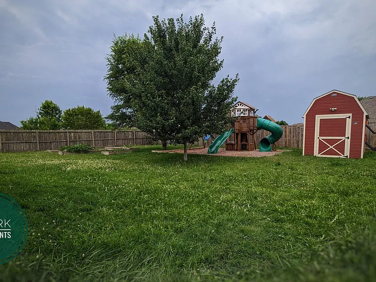 608 SW Wallstone Rd — Photo 26