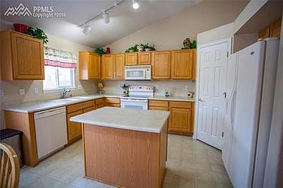 Kitchen has full complement of appliances and a pantry.