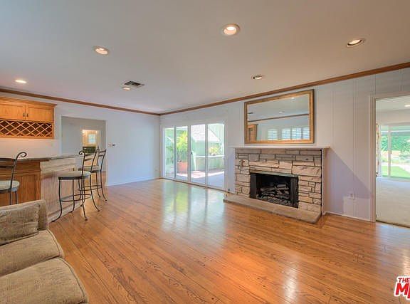 5th image of 5901 Nagle Ave