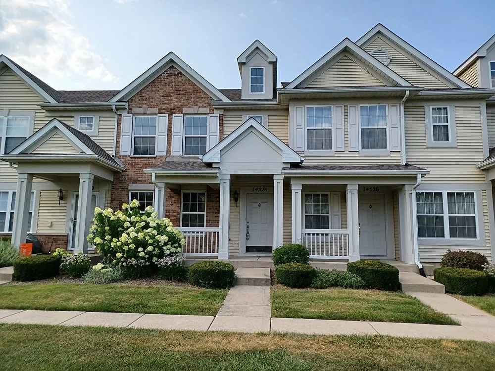2 bed, 2.5 bath, 1311 sqft, $2,100 — Photo 1