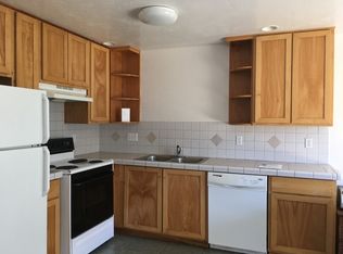 686 E 16th Aly APT 1, Eugene, OR 97401