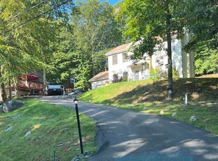 155 Bellingham Dr, Bushkill, PA 18324