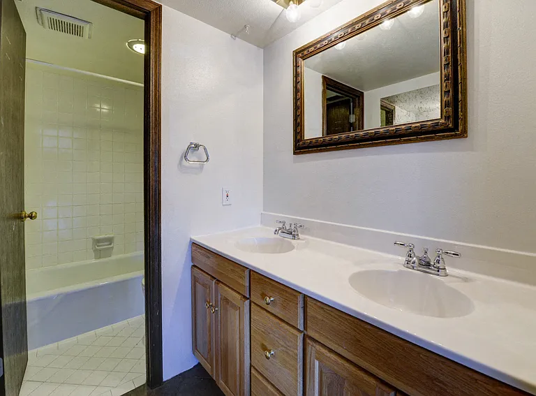 805 29th Street #302 Bathroom
