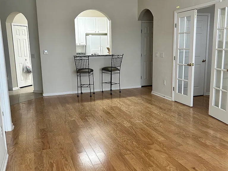 7801 Point Meadows Dr — Photo 6