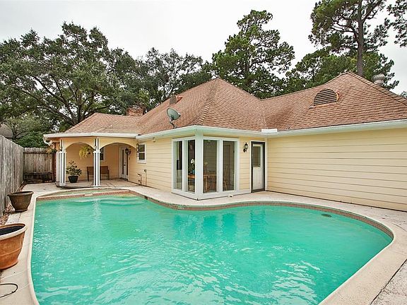 5th image of 1910 Roanwood Dr