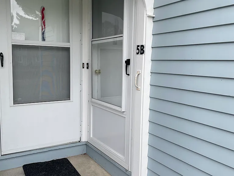 Apt 5B front door