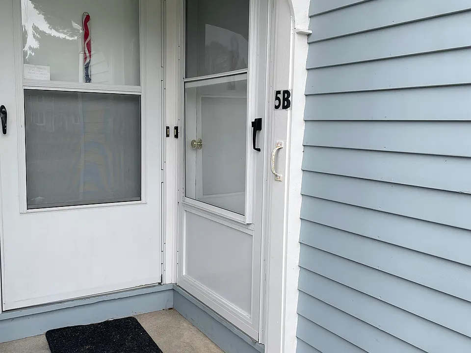 Apt 5B front door