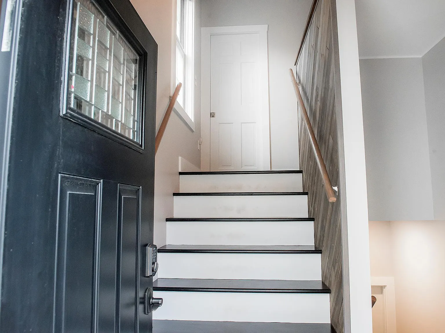 3311 Franklin Ave — Photo 2