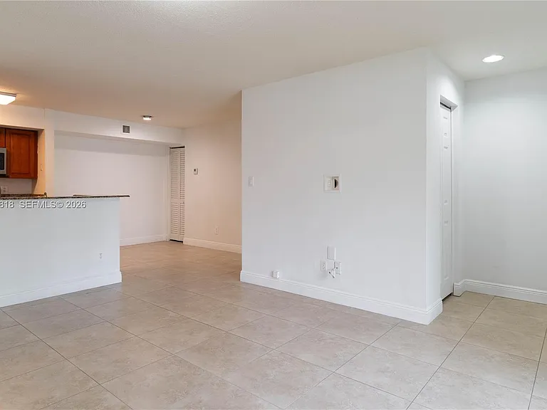 875 Riverside Dr #715 — Photo 5