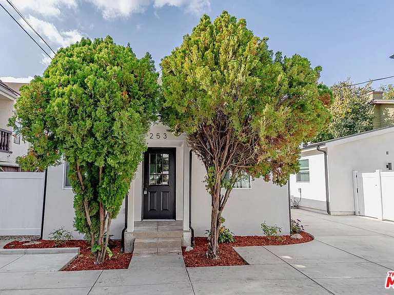 253 S Catalina Ave — Photo 1