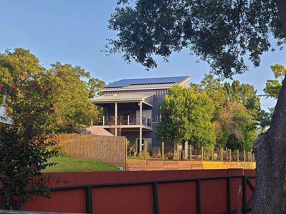 4th image of 303 W Alamo St