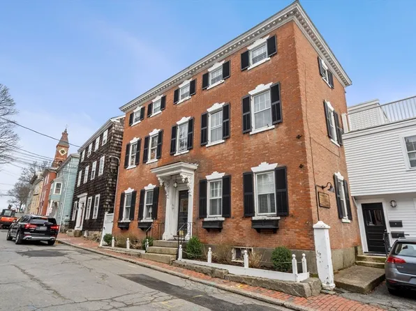 218 Washington St APT 1, Marblehead, MA 01945