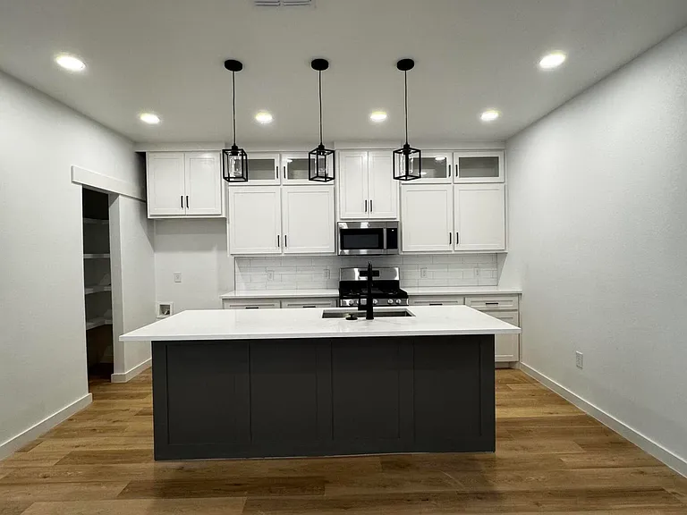 1207 Corpus Ave #B — Photo 6