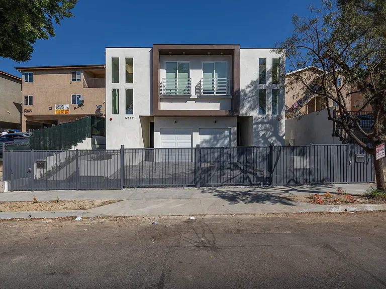 5239-5241 Huntington Dr S — Photo 57