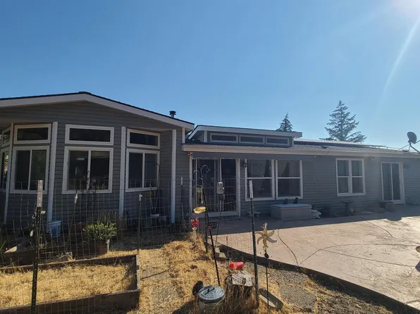 520 Hodson Rd, Gold Hill, OR 97525