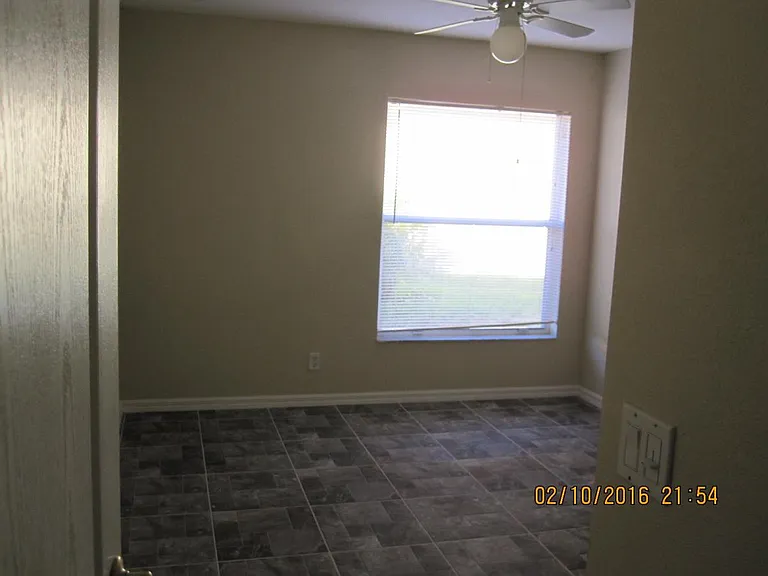 1902 SW 30th Ter — Photo 14