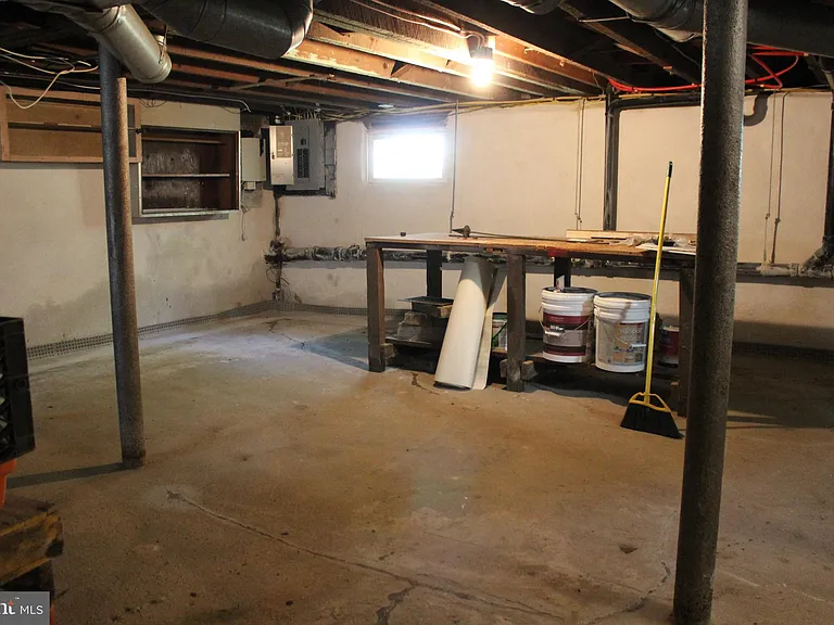 34 S Poplar Ave — Photo 17