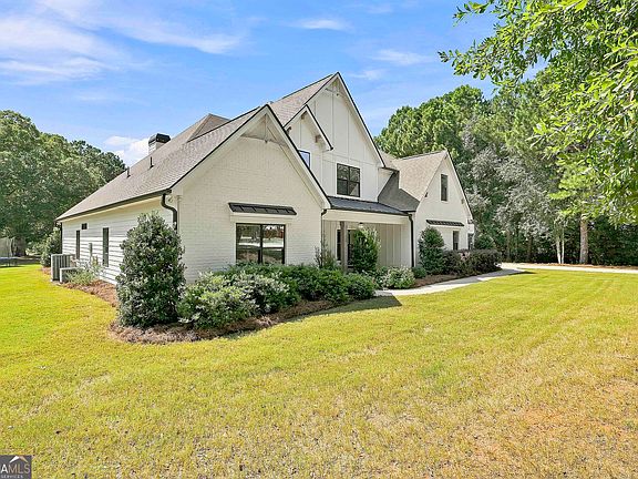 5th image of 35 Fern Mill Ln